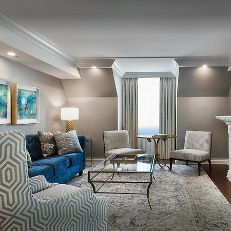 Chateau Vaudreuil Esterno foto A living room at the hotel