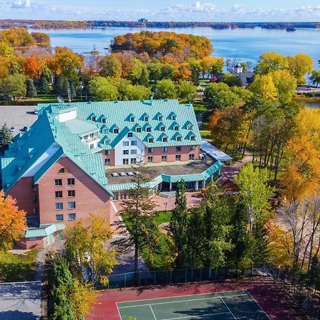 Chateau Vaudreuil Esterno foto Aerial view of the hotel