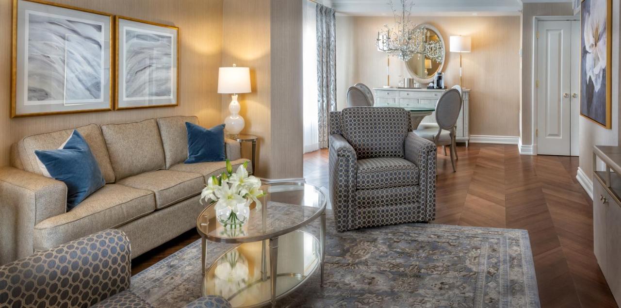 Chateau Vaudreuil Esterno foto A living room at The Carlyle