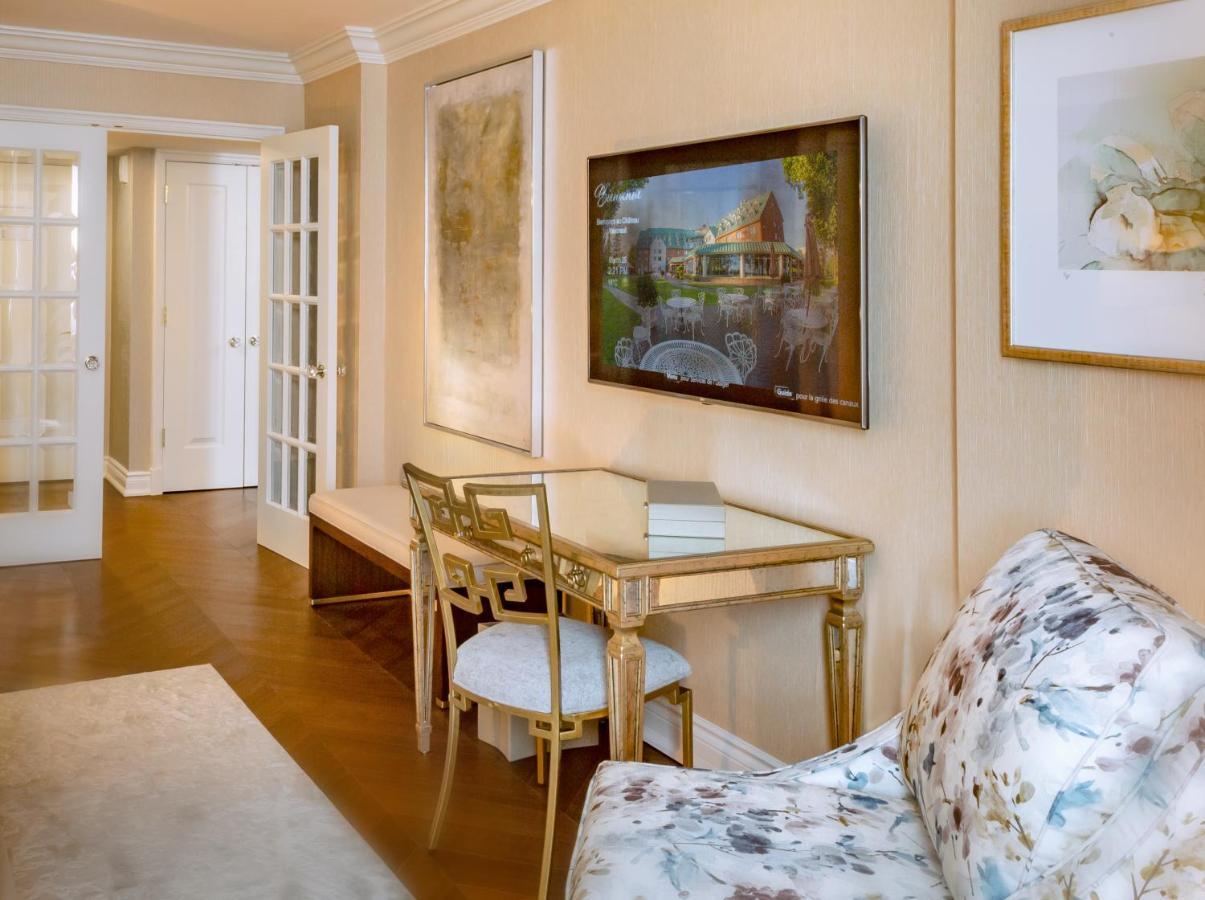Chateau Vaudreuil Esterno foto A suite at the Waldorf Astoria Chicago