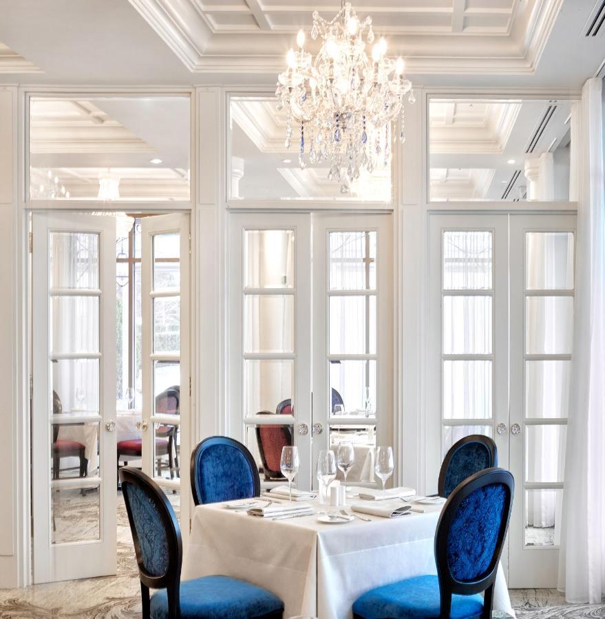 Chateau Vaudreuil Esterno foto Restaurant
