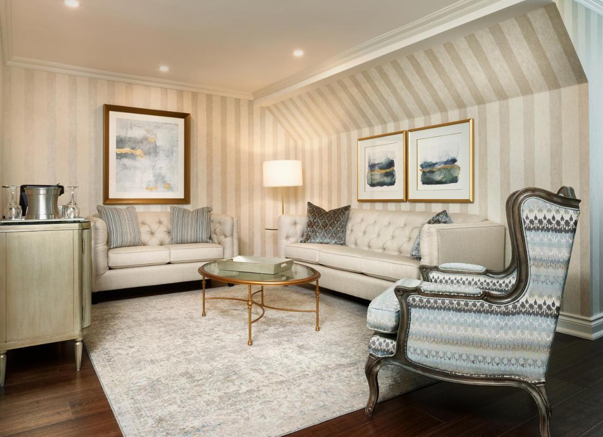 Chateau Vaudreuil Esterno foto A suite at the Ritz-Carlton, Boston