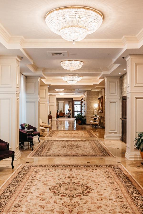 Chateau Vaudreuil Esterno foto The lobby of the hotel