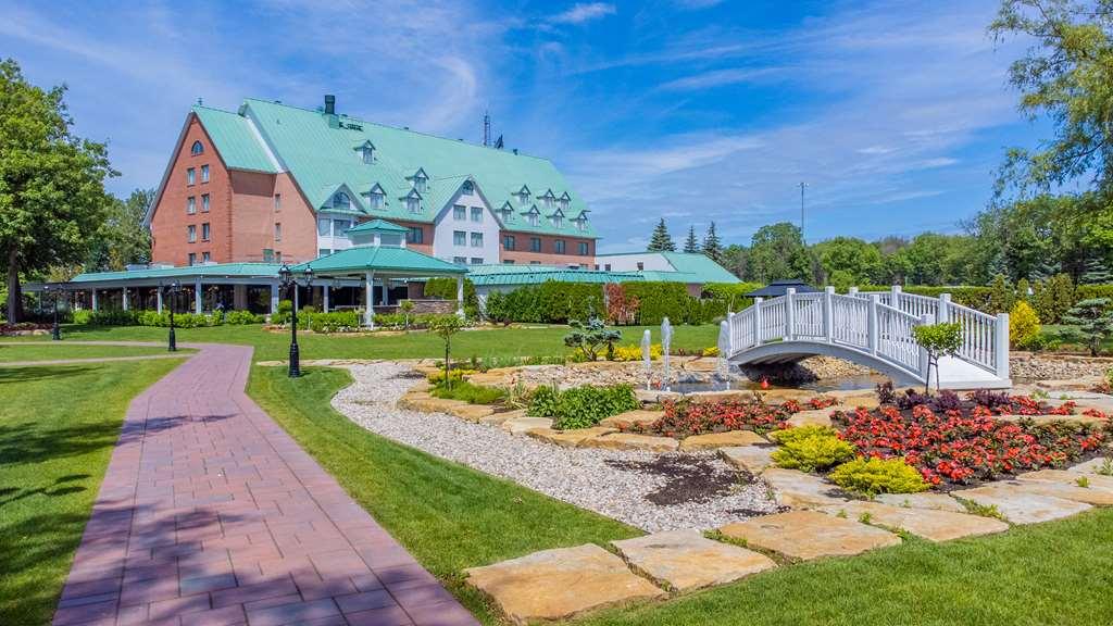 Chateau Vaudreuil Esterno foto The hotel's main building