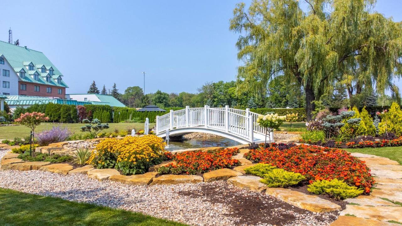 Chateau Vaudreuil Esterno foto The gardens at the National Museum of the Marine Corps