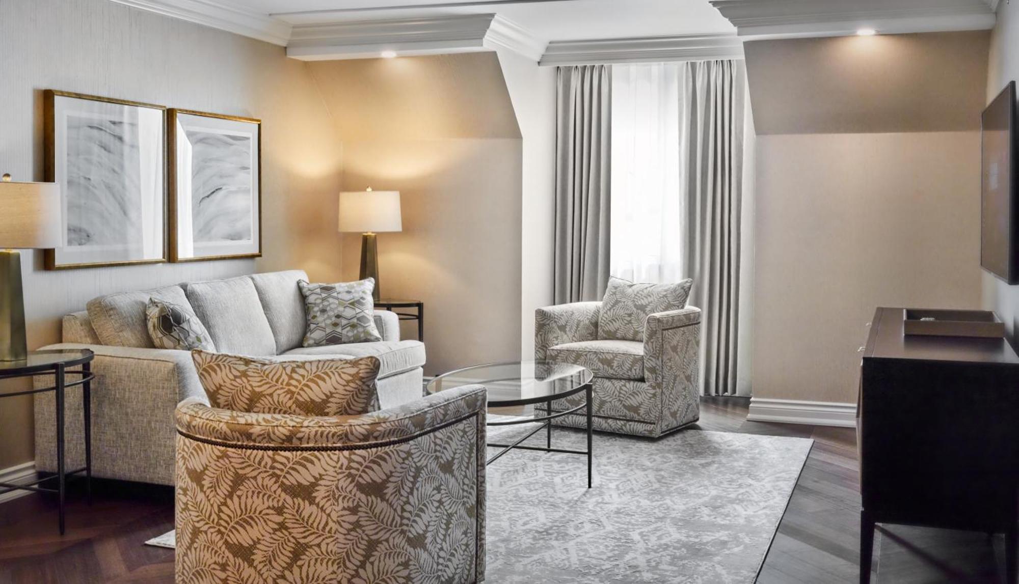 Chateau Vaudreuil Esterno foto A living room at the Ritz-Carlton, Boston