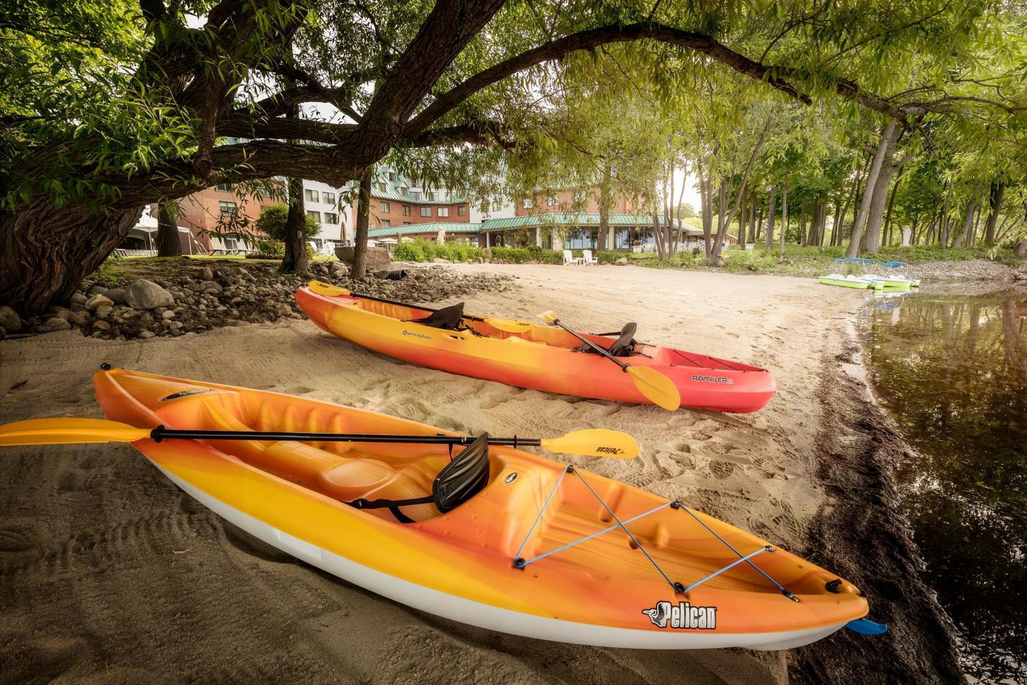 Chateau Vaudreuil Esterno foto Pelican Kayaks